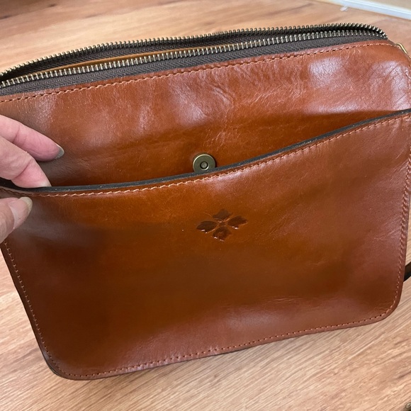 Patricia Nash tooled leather crossbody bag - Picture 3 of 8